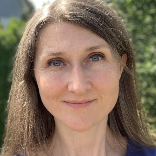 Porträt von Suzanne-Rose Griveau, Expertin für französische Sprache und Lokalisierung.