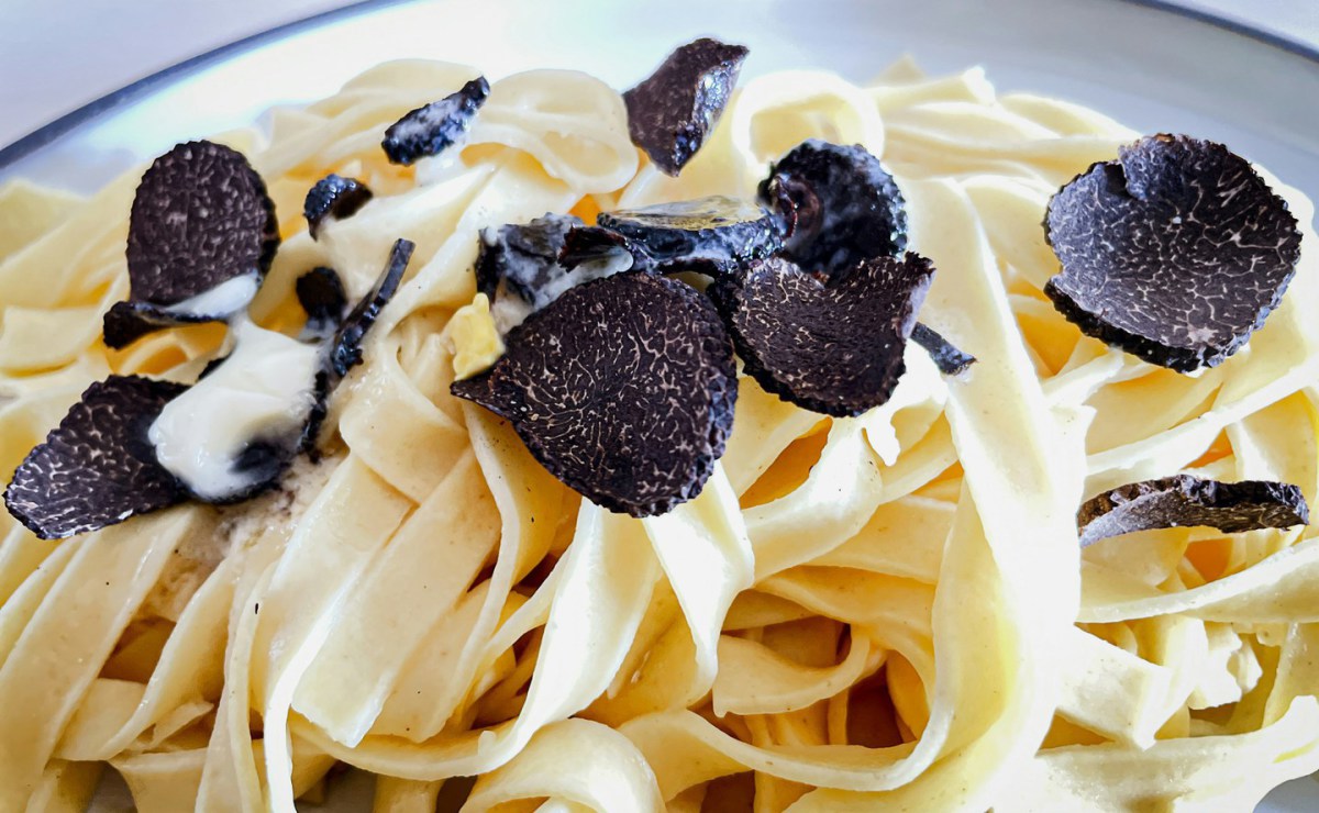 Tagliatelle mit Trüffeln, gastronomisches Gericht.